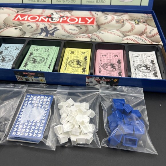 Monopoly: New York Yankees Collector's Edition (2001 Hasbro) - Picture 4 of 13